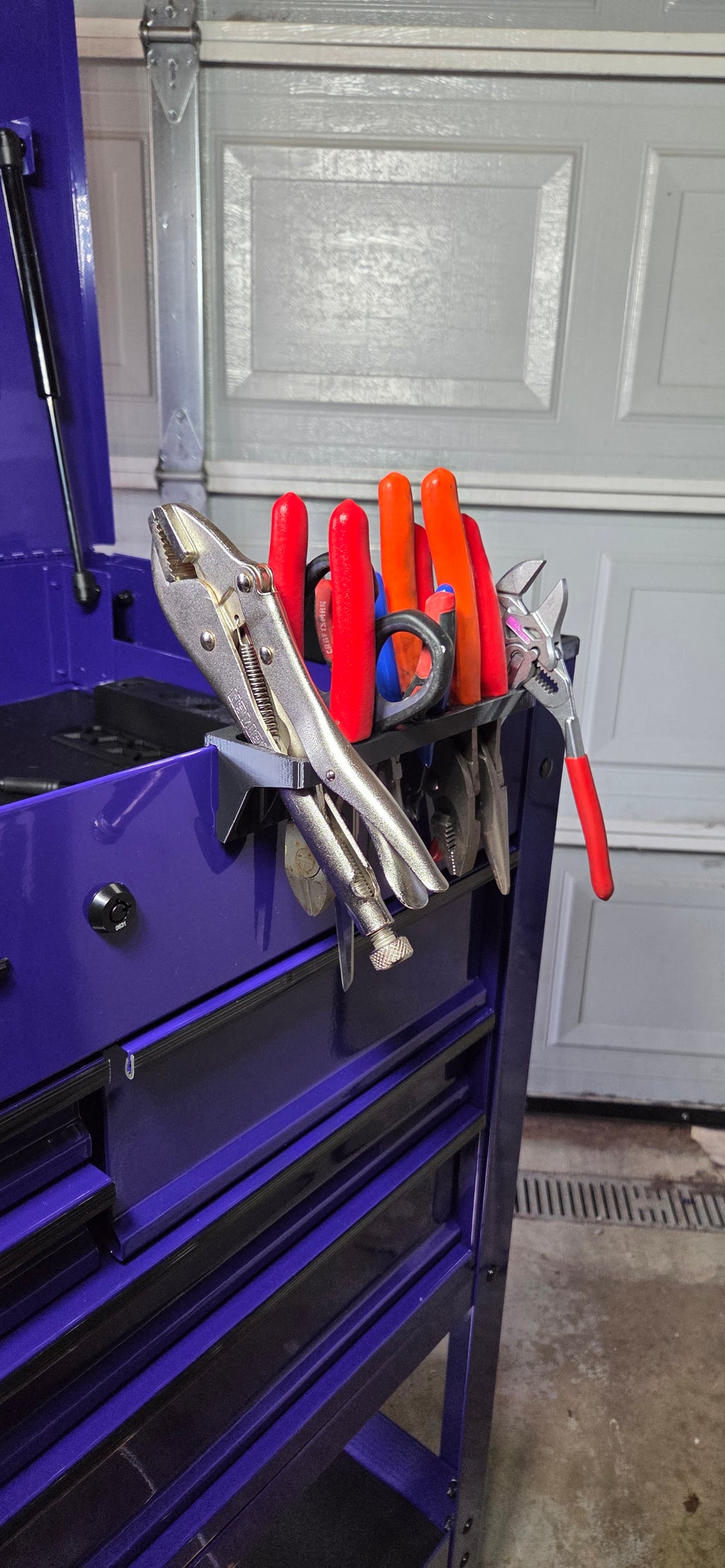 Tool Cart Plier Holder ClipOn Organizer for Pliers use in shop conditions Features Holds Pliers Fits a variety of plier styles